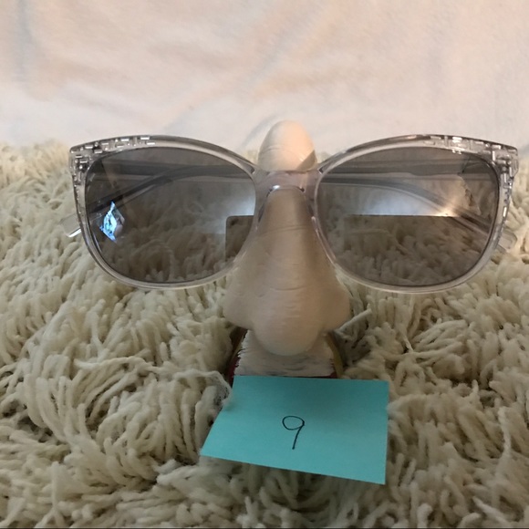 Vera Wang, Dana Buckman, Lilly PulitzerAnd more - Picture 1 of 8